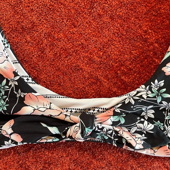 NWOT Reversible Rip Curl Bra-style Bikini - Picture 4 of 4